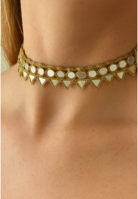 Choker dorado artesanal con triángulos y círculos | Bluwer 2