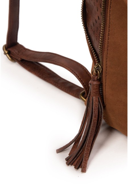 Mochila gris efecto ante con cremalleras laterales y solapa | Bluwer