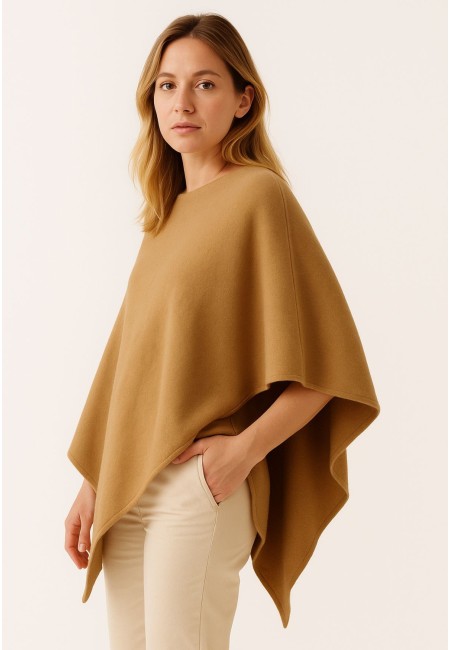 Capa de punto camel cuello barco amplia | Bluwer