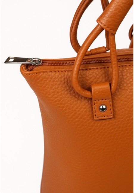 Mochila shopper camel polipiel suave con asas y cremalleras | Bluwer