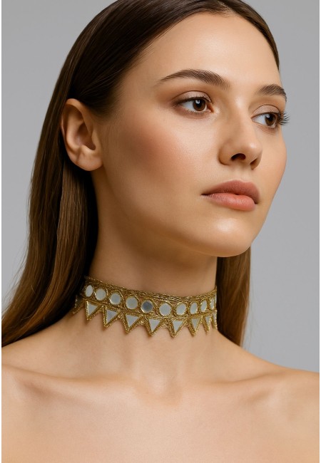 Choker dorado artesanal con triángulos y círculos | Bluwer