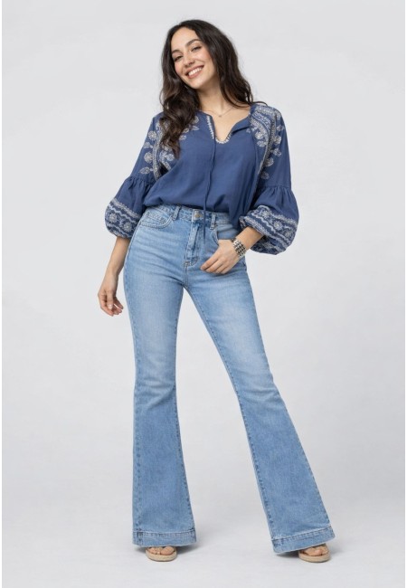 Vaqueros flare denim azul clásico