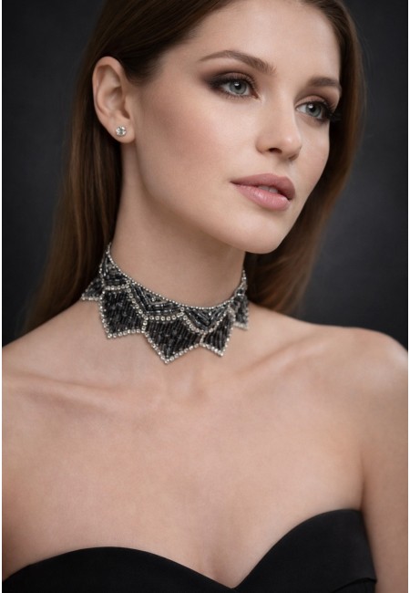 choker-abalorios-negros- invitada