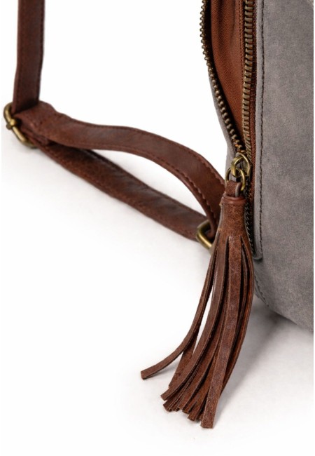 Mochila gris efecto ante cremalleras laterales