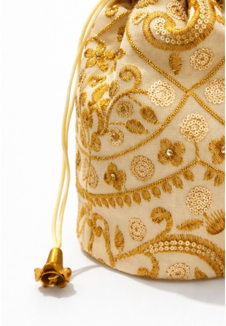 Bombonera beige para eventos con bordados y lentejuelas | Bluwer