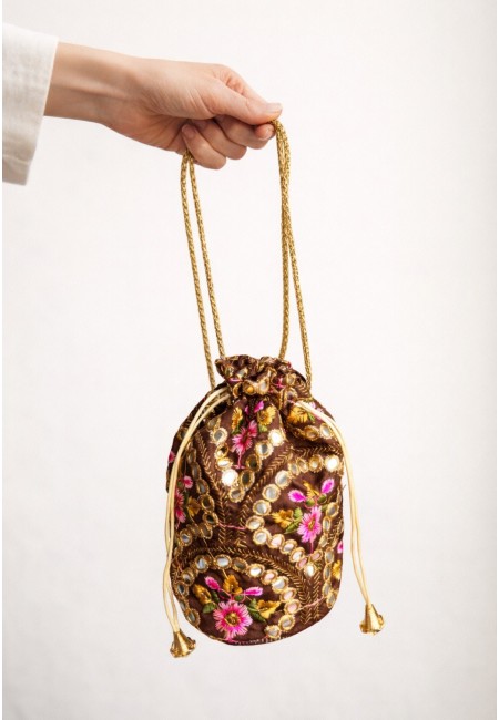 Bombonera limosnera marrón para eventos con bordado artesanal | Bluwer