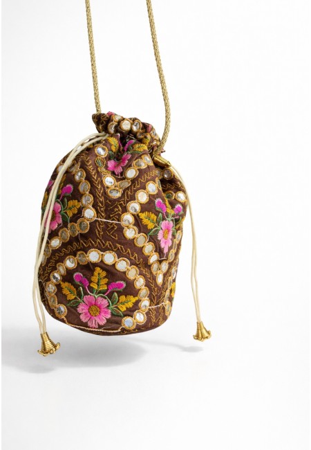 Bombonera limosnera marrón para eventos con bordado artesanal | Bluwer 2