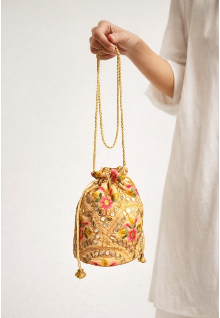 Bombonera bordada a mano con flores y espejitos | Bluwer