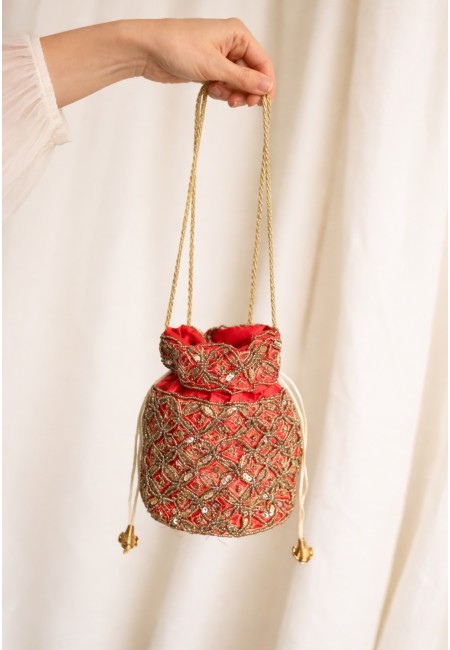 Bombonera roja bordada con lentejuelas doradas | Bluwer