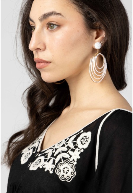 Pendientes bordados en rafia blanca