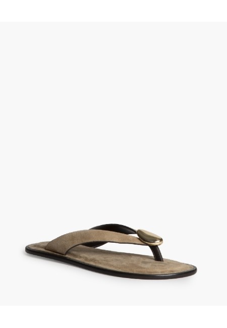 Sandalia plana camel con chapa y suela acolchada