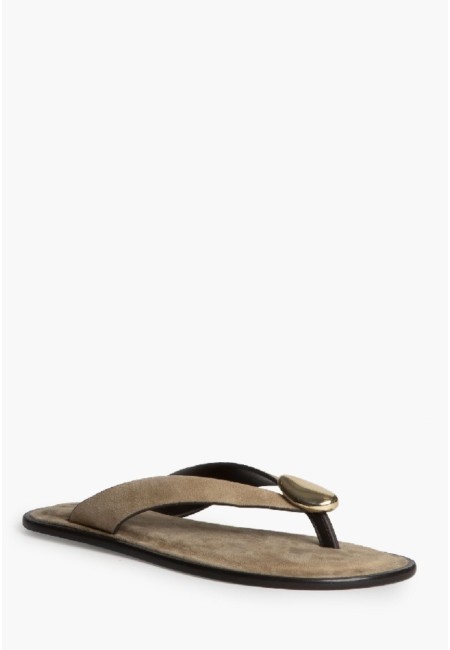 Sandalia plana camel con chapa y suela acolchada | Bluwer