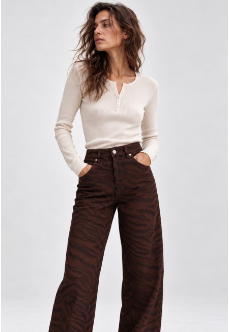 Pantalón vaquero ancho con estampado de cebra marrón | Bluwer
