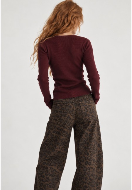 Jersey burdeos de punto fino con botones de strass | Bluwer