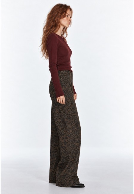 Pantalón vaquero ancho con estampado de leopardo | Bluwer 2