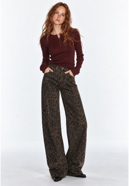 Pantalón vaquero ancho con estampado de leopardo | Bluwer