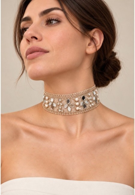 Choker floral de perlas espejos y cristales de brillo diamante - segunda postura con modelo