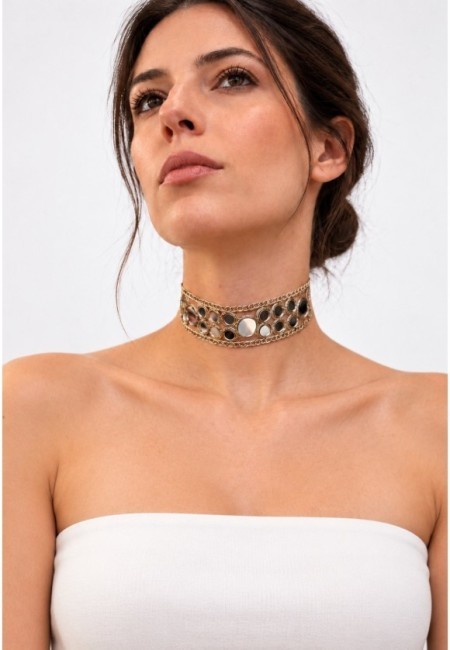 Choker de espejos circulares de distintos tamaños - vista frontal con modelo