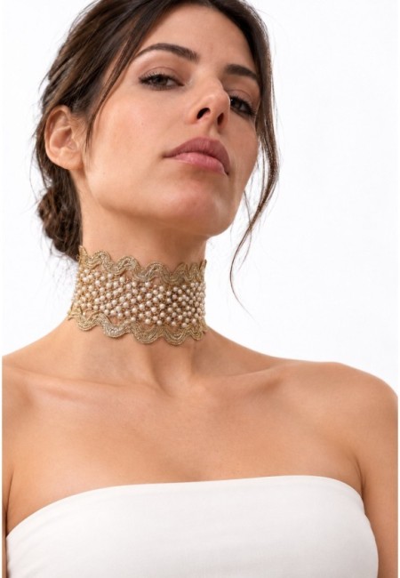 Choker ancho de perlitas en ondas - vista frontal con modelo