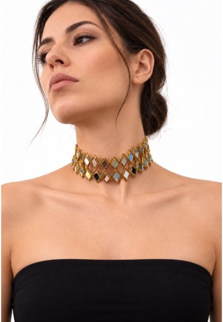 Choker de espejos en doble fila de rombos - vista frontal con modelo