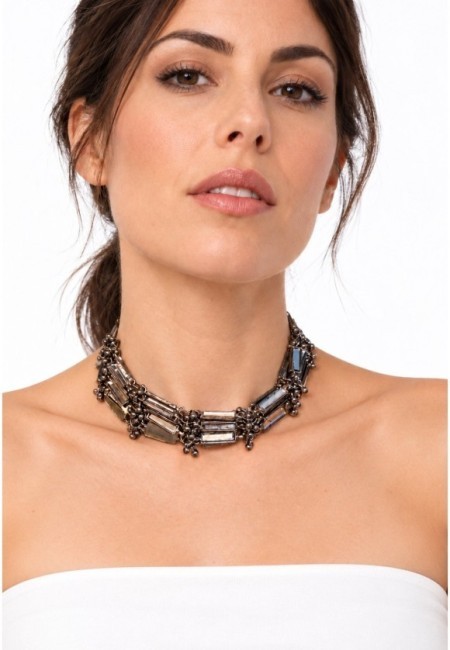 Choker reversible de espejos y latón envejecido - vista frontal con modelo