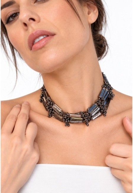 Choker reversible de espejos y latón envejecido - segunda postura con modelo