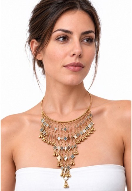 Collar de aro con espejitos de rombo en cascada - segunda postura con modelo