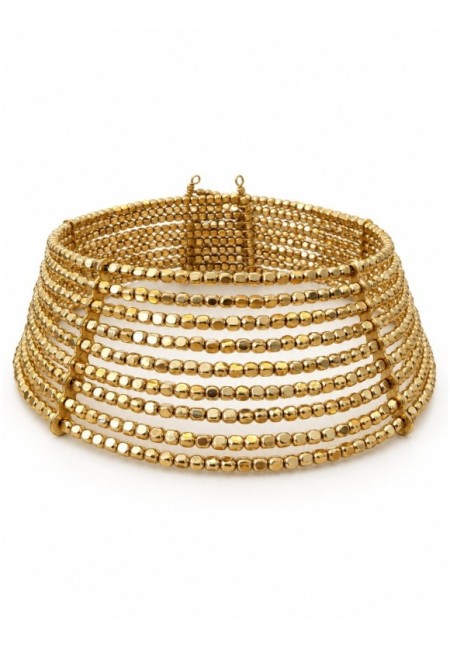 Choker dorado de cuentas facetadas en filas abiertas - vista frontal con modelo 2