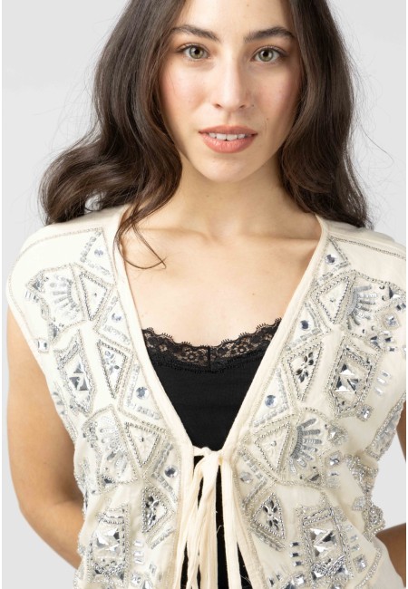 Kimono largo bordado con pedrería color crema | Bluwer
