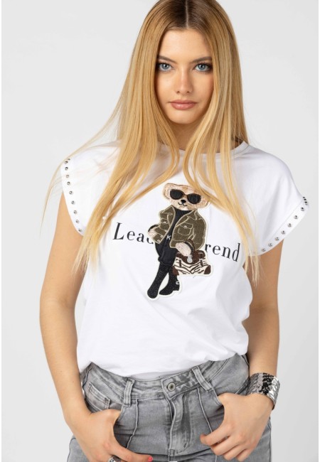 Camiseta blanca con oso bordado y tachuelas – Teddy 2