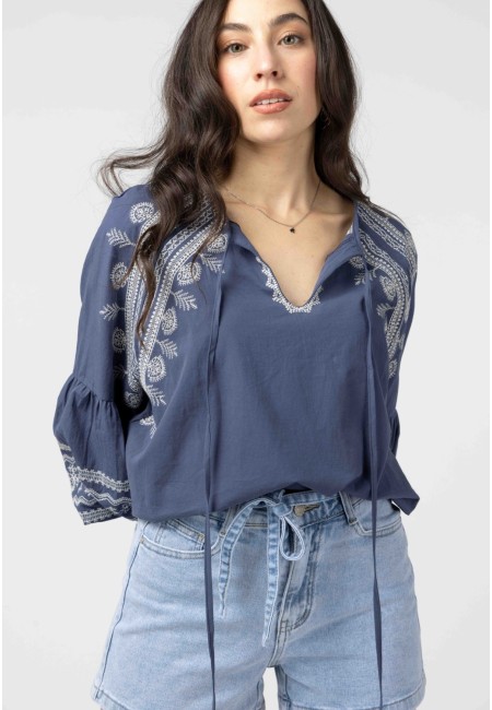 Blusa bordada indigo con mangas abullonadas – Mediterráneo