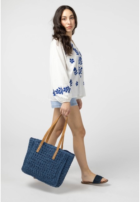 Blusa boho bordada blanca con flores azules | Bluwer