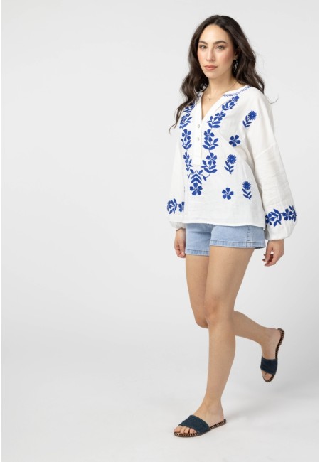 Blusa boho bordada blanca con flores azules | Bluwer