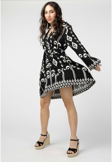 Vestido corto boho estampado blanco y negro con cinturón – Goa