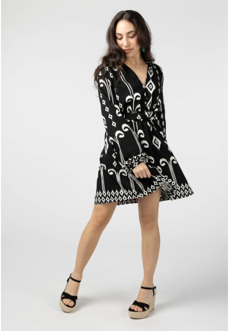 Vestido corto boho blanco y negro con cinturón | Bluwer