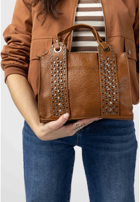 bolso-detalle-tachuelas
