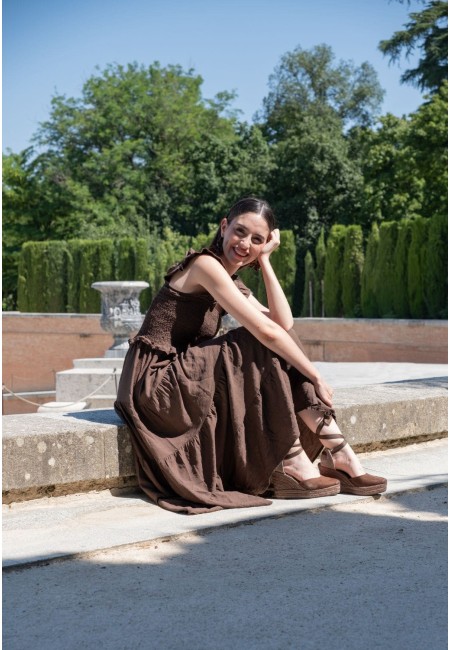 Vestido midi evasé chocolate con escote cuadrado | Bluwer