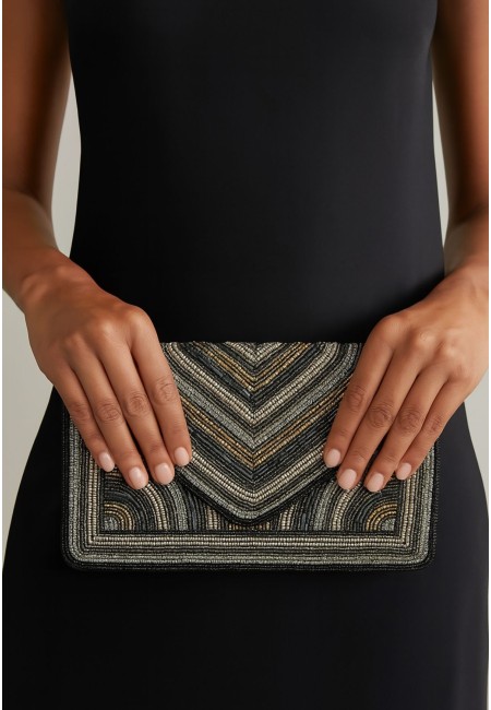 Clutch bordado a mano con cuentas metalizadas | Bluwer
