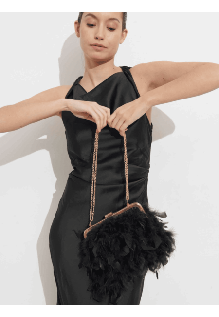 Bolso negro de plumas veganas con cadena dorada | Bluwer 2