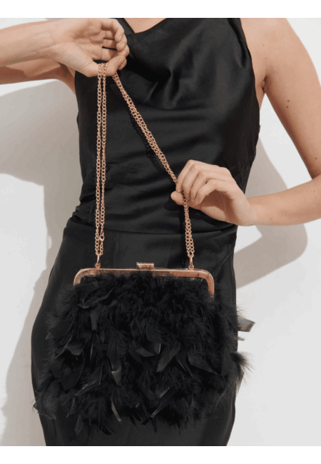Bolso negro de plumas veganas con cadena dorada | Bluwer