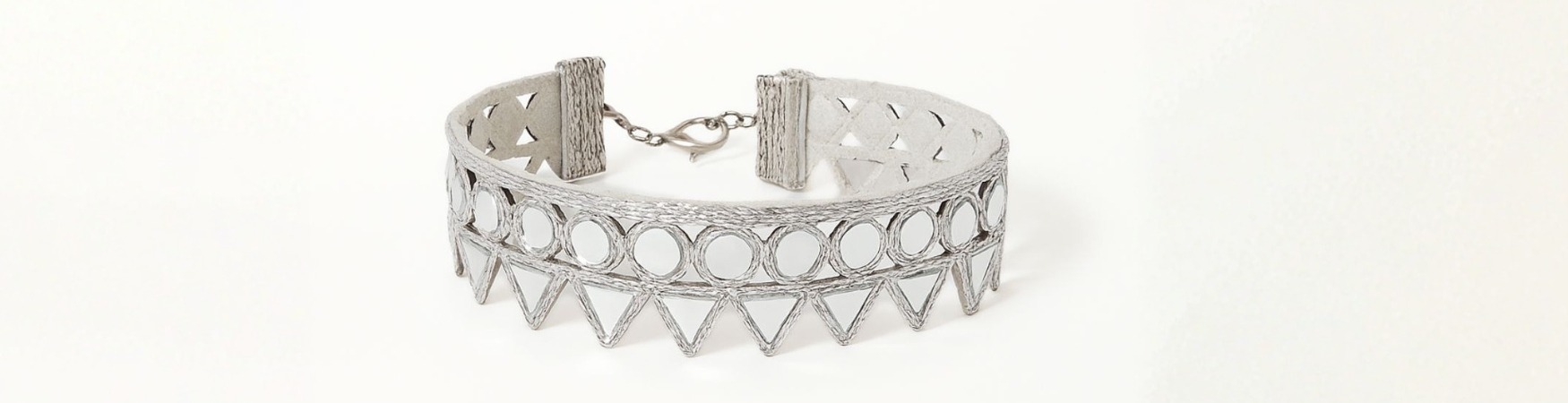 Cómo llevar un choker: del look diario al look invitada (sin complicarte)